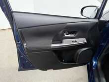 Toyota Prius Alpha S - U7867