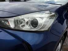 Toyota Prius Alpha S - U7867