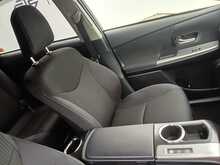 Toyota Prius Alpha S - U7867