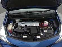 Toyota Prius Alpha S - U7867