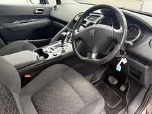Peugeot 3008 HDi Active - U7895