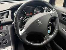Peugeot 3008 HDi Active - U7895