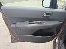 Peugeot 3008 HDi Active - U7895