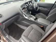 Peugeot 3008 HDi Active - U7895