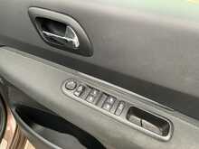 Peugeot 3008 HDi Active - U7895