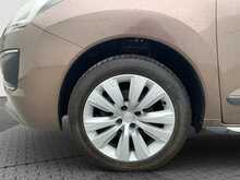Peugeot 3008 HDi Active - U7895
