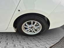 Toyota Prius E - U7956