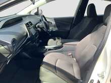 Toyota Prius S - U7963
