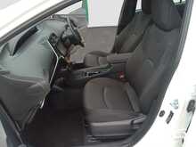 Toyota Prius S - U7965