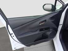 Toyota Prius S - U7965