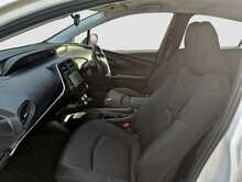 Toyota Prius S - U7966