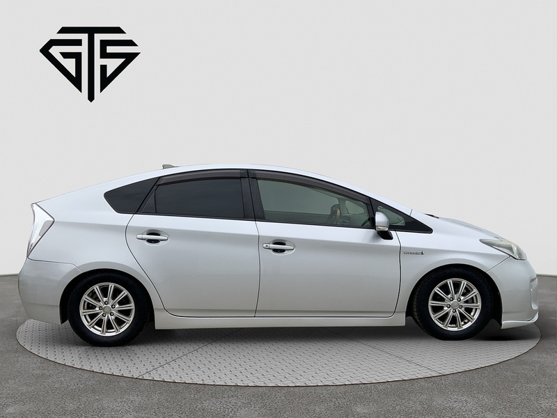 Toyota Prius S - U7969