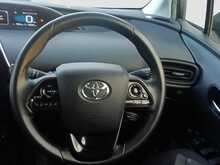 Toyota Prius S - U7971