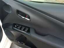 Toyota Prius S - U7971