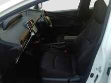 Toyota Prius S - U7971