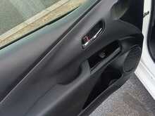 Toyota Prius S - U7971