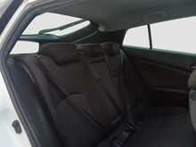 Toyota Prius S - U7971