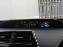 Toyota Prius S - U7974