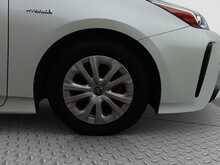 Toyota Prius S - U7974