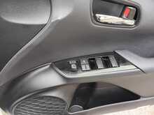 Toyota Prius S - U7974