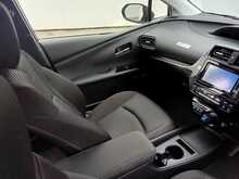 Toyota Prius S - U7974