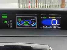 Toyota Prius S - U7974