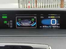 Toyota Prius S - U7974