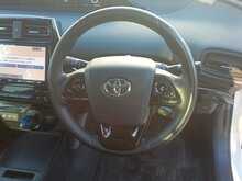 Toyota Prius S - U7978