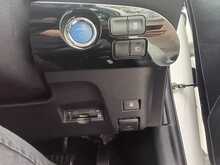 Toyota Prius S-TouringSelection - U7979