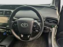 Toyota Prius S - U7984