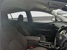 Toyota Prius S - U7984