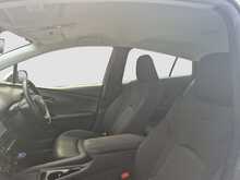 Toyota Prius S - U7984