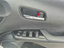 Toyota Prius S - U7984