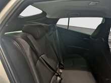 Toyota Prius S - U7984