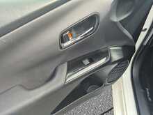 Toyota Prius S - U7984