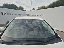 Toyota Prius S - U7984