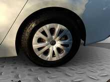 Toyota Prius S - U8001