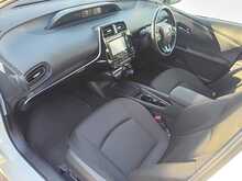 Toyota Prius S - U8001