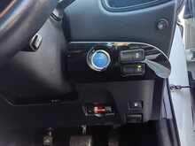 Toyota Prius S - U8001