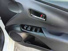 Toyota Prius S - U8001