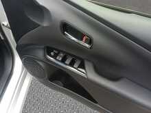 Toyota Prius S - U8012