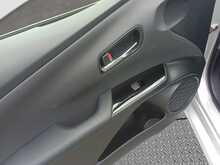 Toyota Prius S - U8012