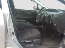 Toyota Prius S - U8015