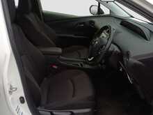 Toyota Prius S 4WD - U8018