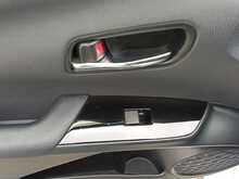 Toyota Prius S 4WD - U8018