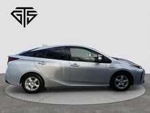 Toyota Prius S - U8033