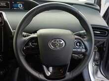 Toyota Prius S - U8033