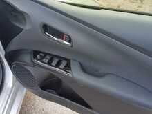 Toyota Prius S - U8033