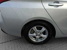 Toyota Prius S - U8033