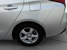 Toyota Prius S - U8033